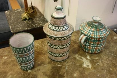 Un vase et deux pots couverts signé R.P