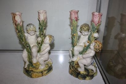 Belle paire de bougeoirs en forme de fleurs...