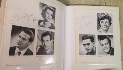 AUTOGRAPHES. 2 albums contenant plus de 70...