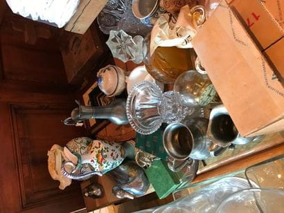 Vases, horloge, pichets, … 