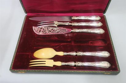 Ecrin contenant 5 couverts de service, manche...