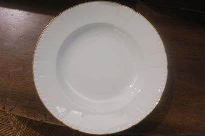 Important service en porcelaine blanche de...