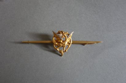 Boche barrette en or jaune 18K (750/oo) ciselé...