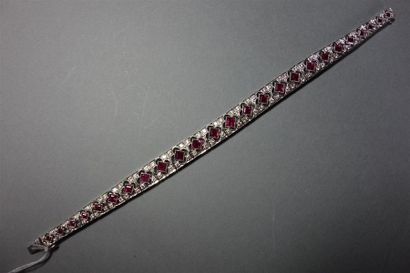 Bracelet ruban à maillons géométriques ajourés...