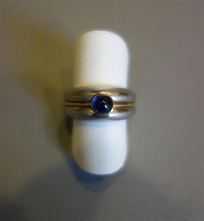 VAN CLEEF & ARPELS : Bague en acier et or...