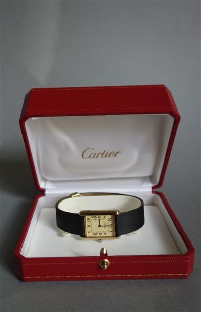 Must de CARTIER : Montre de dame en Vermeil...