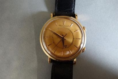 JAEGER LeCOULTRE : Montre d'homme en or jaune...