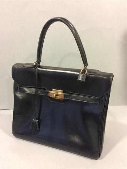 HERMES PARIS. 
Sac MONACO en cuir noi, garniture...