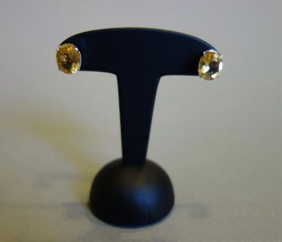Paire de clous d'oreilles en argent (925/oo)...