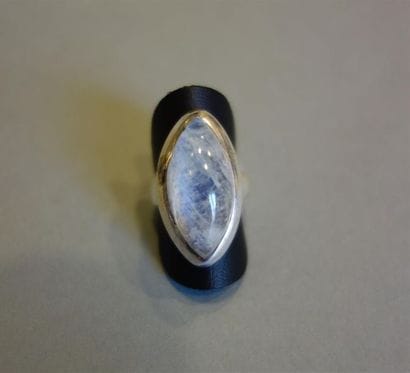 Bague en argent (925/oo) sertie d'un cabochon...