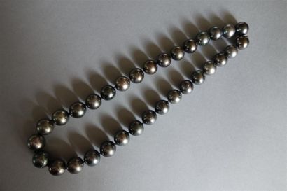 Collier de perles de Tahiti grises diamètre...