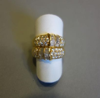 Bague en or jaune 18K (750/oo)formant deux...