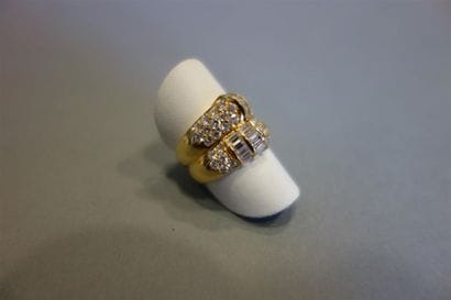 Bague en or jaune 18K (750/oo)formant deux...