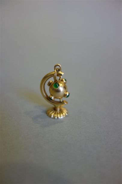 Pendentif en or jaune 18K (750/oo) figurant...