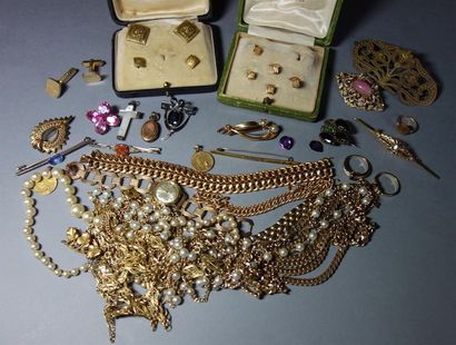 Lot de divers bijoux fantaisie anciens en...