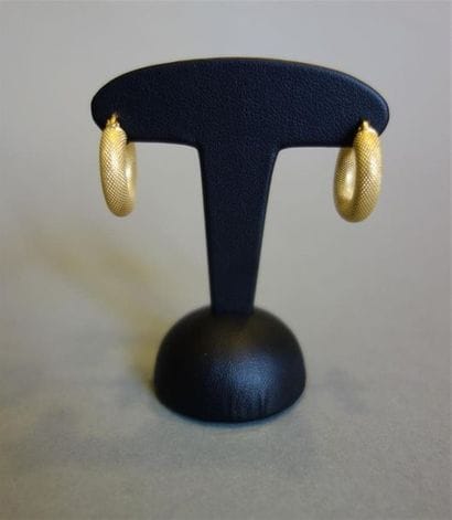 Paire de créoles en or jaune 18K (750/oo)...
