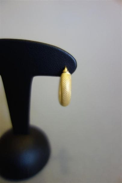 Paire de créoles en or jaune 18K (750/oo)...