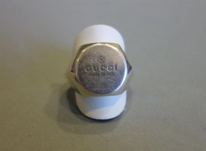 GUCCI : Chevalière en argent (925/oo) de...