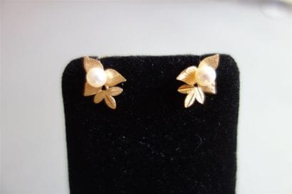 Paire de clips d'oreilles en or jaune 18K...