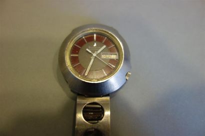BULOVA : Montre d'homme en acier, modèle...