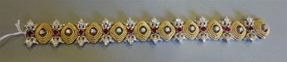Bracelet composé de maillons à fils d'or...