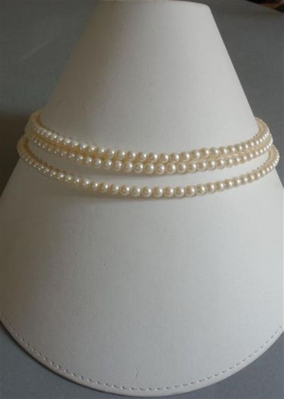 Collier à trois rangs de perles de culture,...