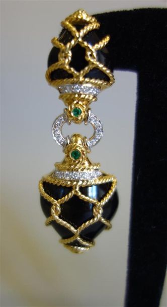 Paire de pendants d'oreilles « clips » articulés...