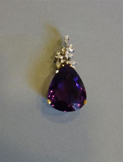 STERN : Pendentif en or 18K (750/oo) et platine...