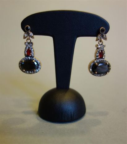 Paire de pendants d'oreilles en argent (925/oo)...