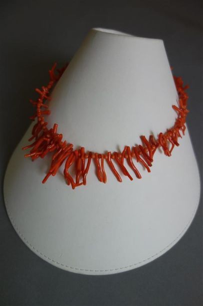 Collier de petites branches et de perles...
