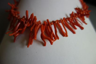Collier de petites branches et de perles...