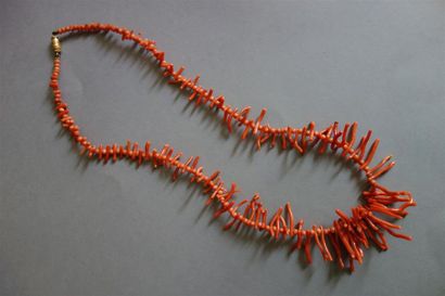 Collier de petites branches et de perles...
