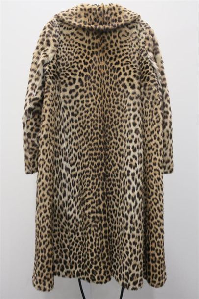 R. DAVID Haute Fourrure Lyon. MANTEAU en...