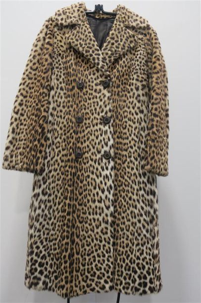 R. DAVID Haute Fourrure Lyon. MANTEAU en...