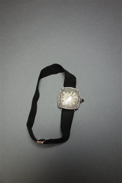 Montre de dame en platine (850/oo), boîtier...