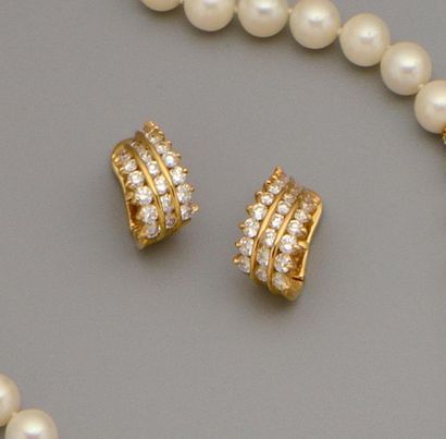 Paire de demi créoles clips en or jaune 18K...