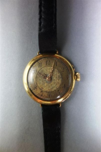 Montre en or jaune 18K (750/oo), cadran rond...