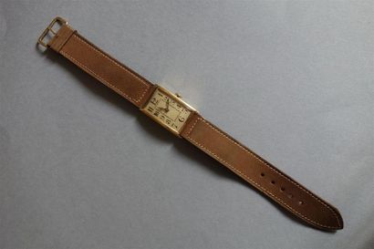 Montre en or jaune 18K (750/oo), cadran rectangulaire...