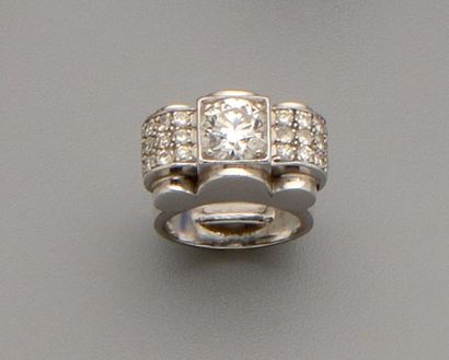 Bague Tank en or gris 18K (750/oo) et platine...