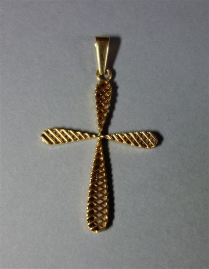 Croix pendentif en or jaune 18K (750/oo)...