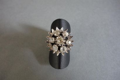 Bague « Fleur » en or gris 18K (750/oo) et...