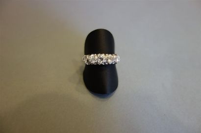 Bague Jarretière en platine (850/oo) ornée...
