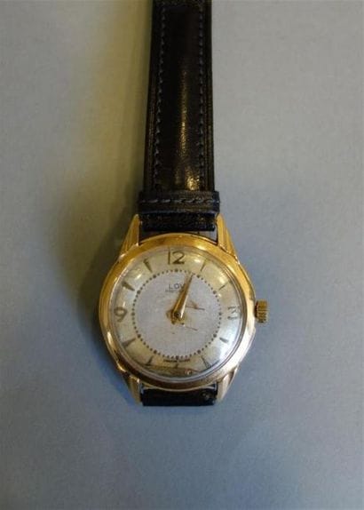 LOV : Montre en or jaune 18K (750/oo), cadran...