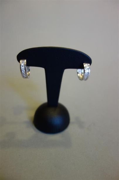 Paire de créoles en argent (925/oo) ornée...