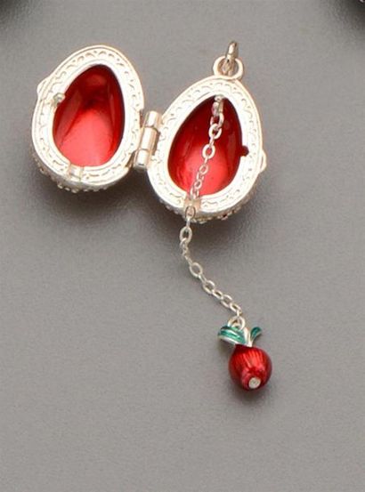 Pendentif « oeuf » ouvrant en métal à décor...