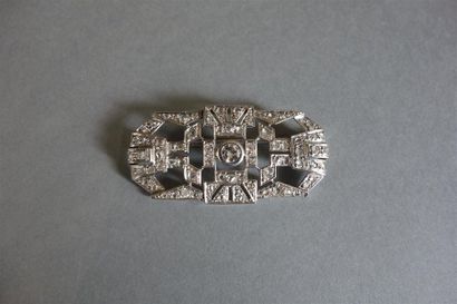 Broche plaque en platine (850/oo) à décor...