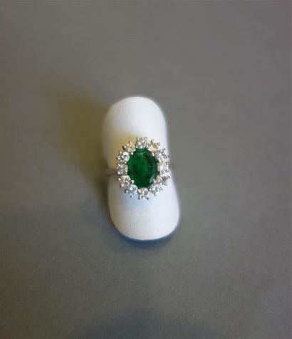 Bague Pompadour en or 18K (750/oo) rhodié...
