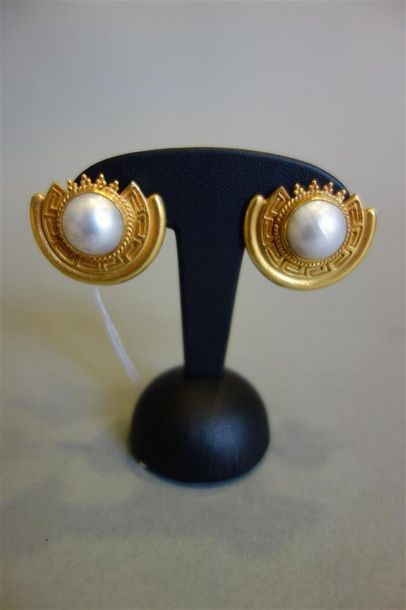 Paire de clips d'oreilles à décor géométrique...