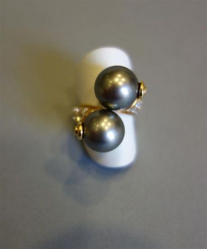 Bague croisée en or jaune 18K (750/oo) ornée...