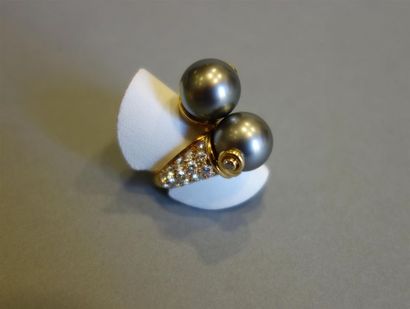 Bague croisée en or jaune 18K (750/oo) ornée...